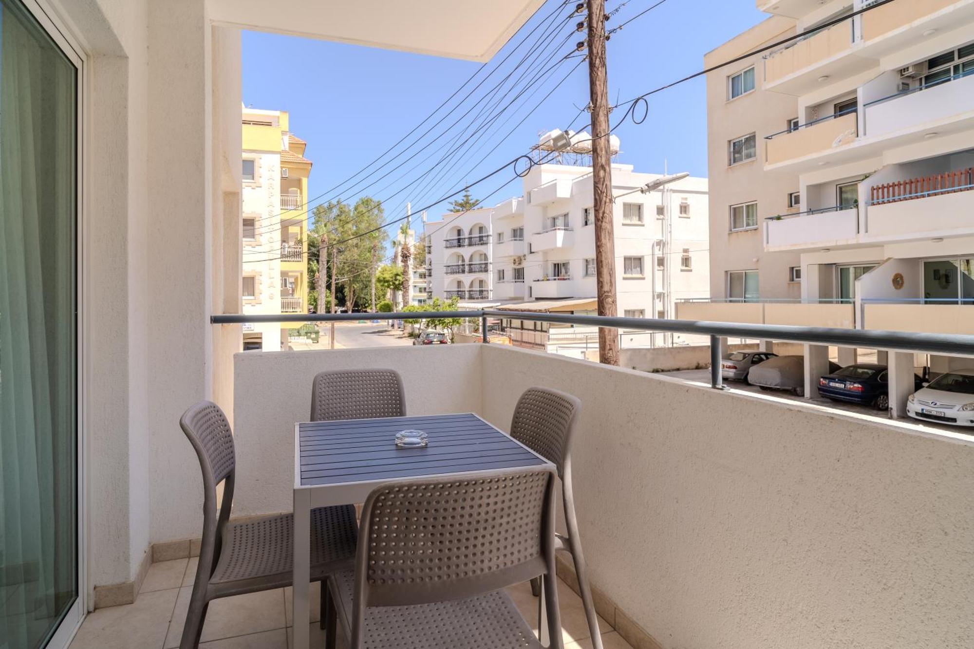 Helios Mackenzie One Bedroom Flat Larnaca Exterior photo
